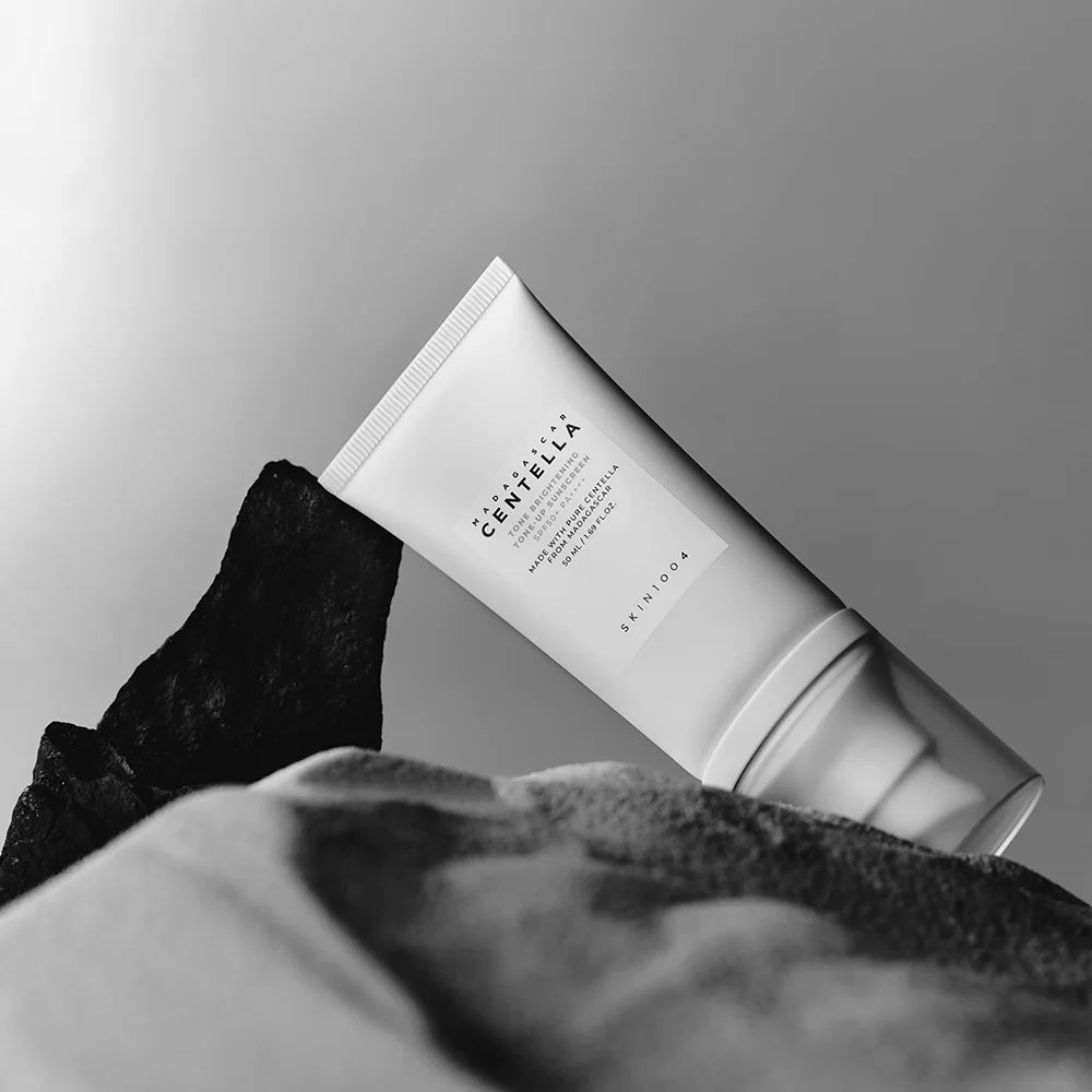 SKIN1004 – Protector solar iluminador SPF50+ con color 50 ml